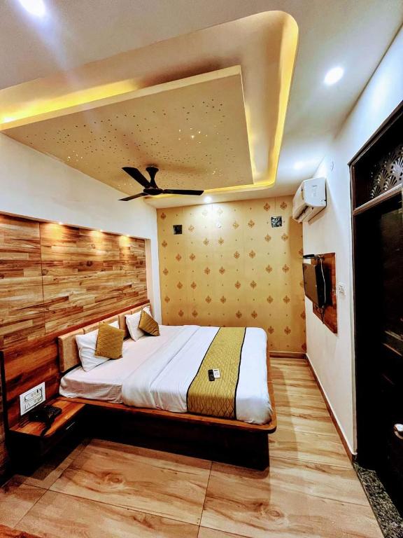 Postel nebo postele na pokoji v ubytování Hotel Leela Vilas Pushkar -A Boutique Hotel