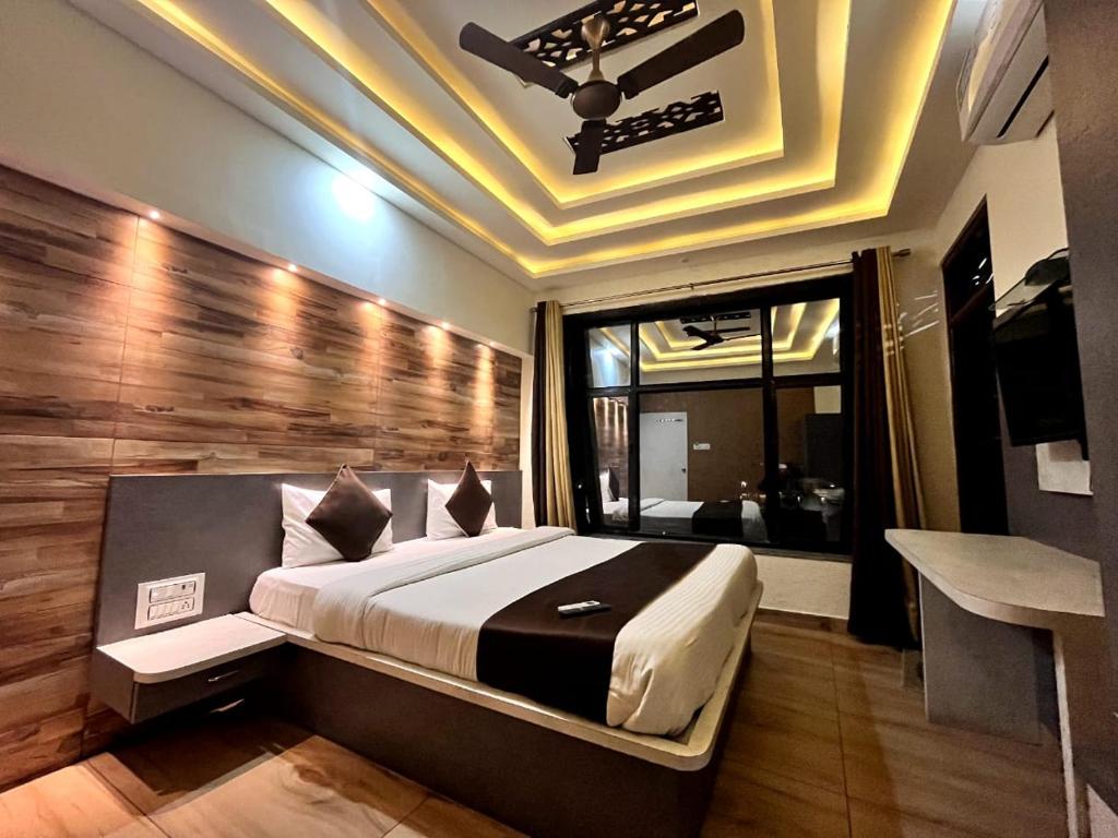 Postel nebo postele na pokoji v ubytování Hotel Leela Vilas Pushkar -A Boutique Hotel