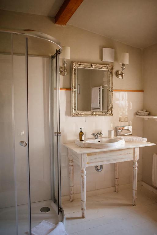 Kuchyňa alebo kuchynka v ubytovaní Osada Głęboczek. Vine Resort&Spa