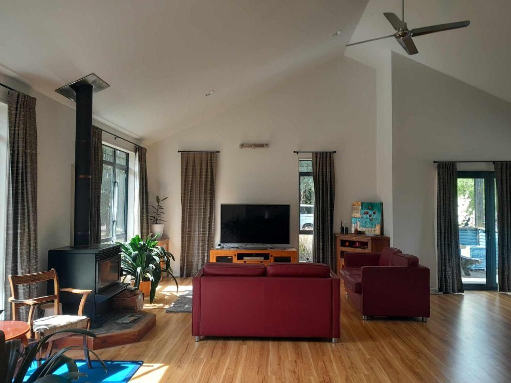 TV a/nebo společenská místnost v ubytování Springfield Retreat 4 bedrooms