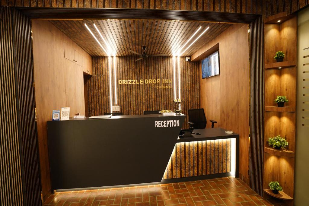 Vstupní hala nebo recepce v ubytování DrizzleDrop Inn Chennai