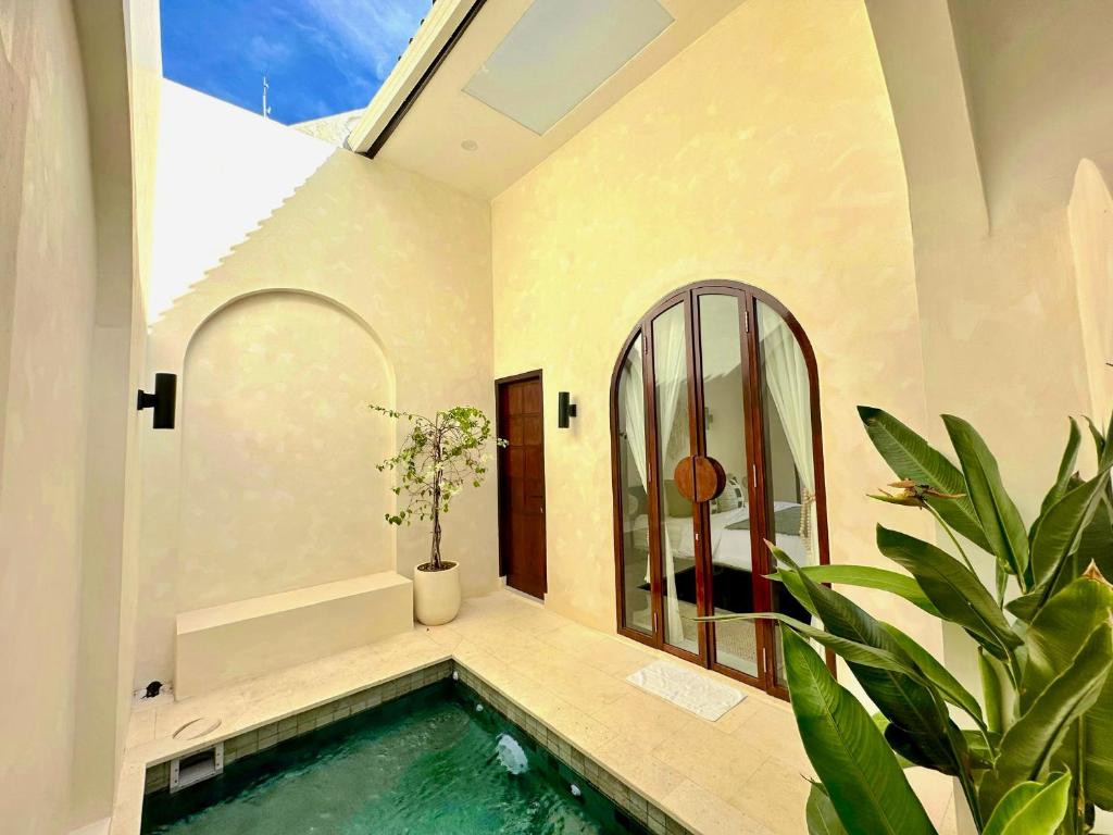 a bathroom with a swimming pool in the middle at Trendy 1-Bedroom-Villa 'Lala' in Uluwatu in Jimbaran