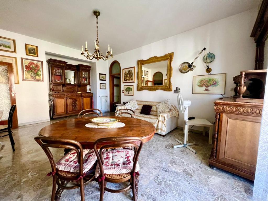 a living room with a wooden table and chairs at Casa Relax nel centro storico con posto auto in Vico Equense