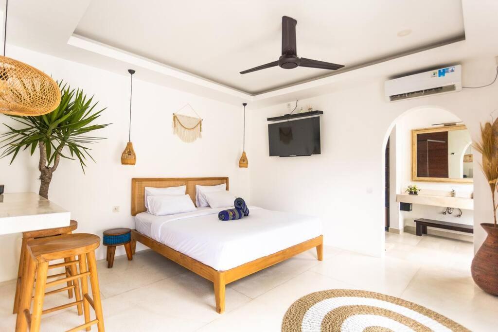 a bedroom with a bed and a desk and a tv at Beautiful 1-Bedroom-Villa 'Sunflower' in Canggu in Dalung