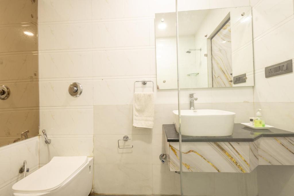 Koupelna v ubytování Hotel Cosmo Near BLK Hospital Karol Bagh