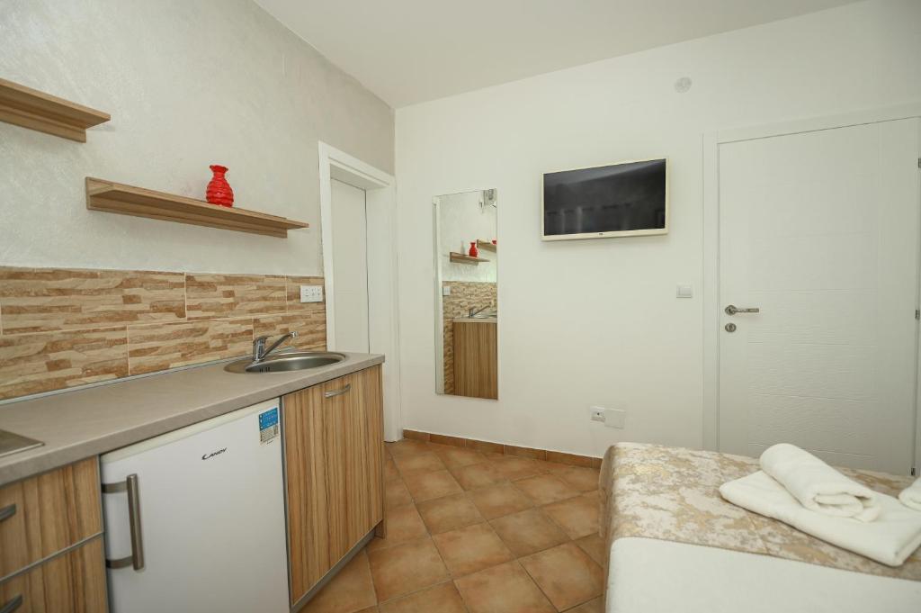 O bucătărie sau chicinetă la Villa Lux Rajović