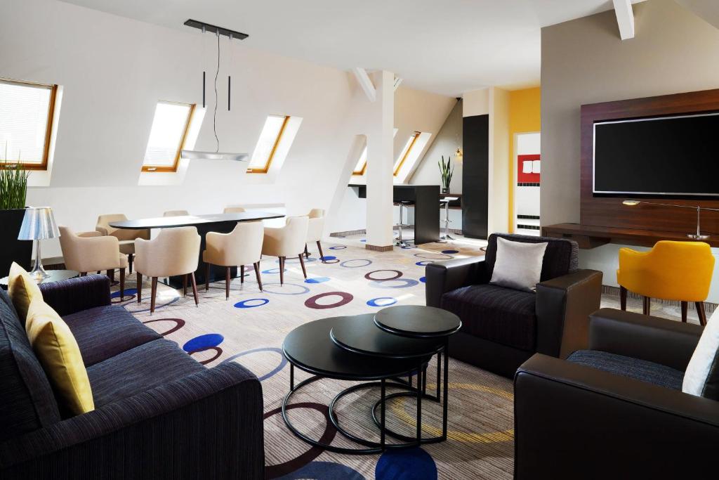 Sheraton Hannover Pelikan Hotel - Resim 17