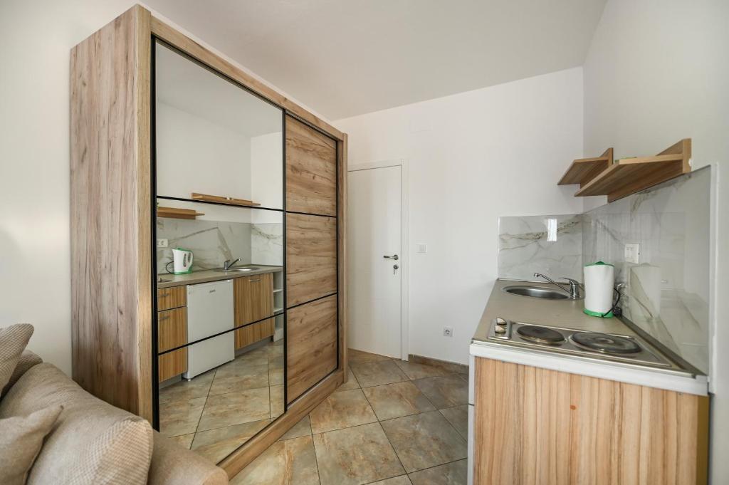 O bucătărie sau chicinetă la Villa Lux Rajović