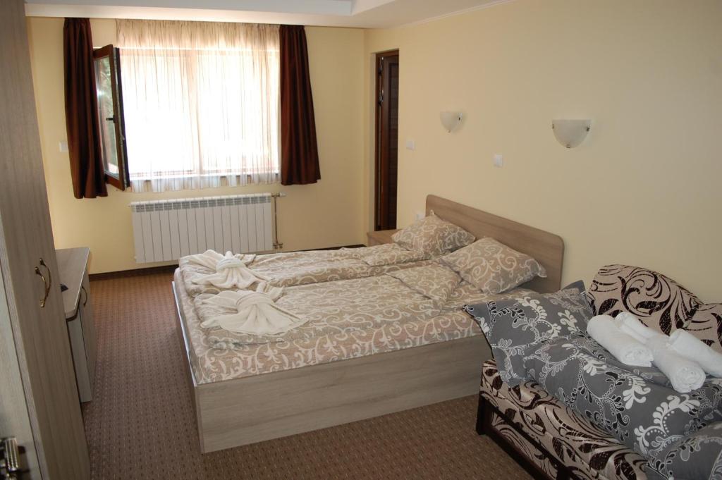 A bed or beds in a room at Guest House Savina