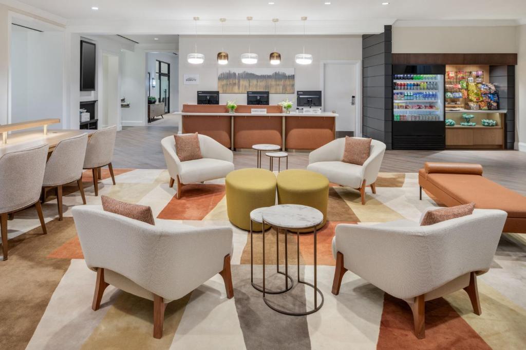 TV a/nebo společenská místnost v ubytování Sheraton Hotel Stonebriar