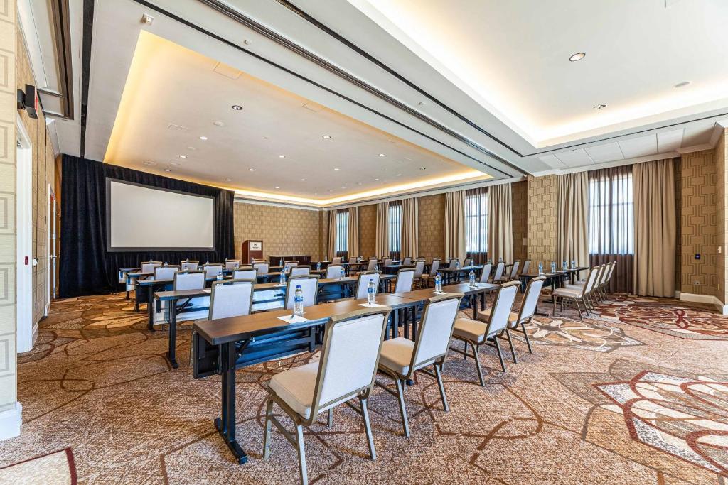 Posezení v ubytování Sheraton Hotel Stonebriar