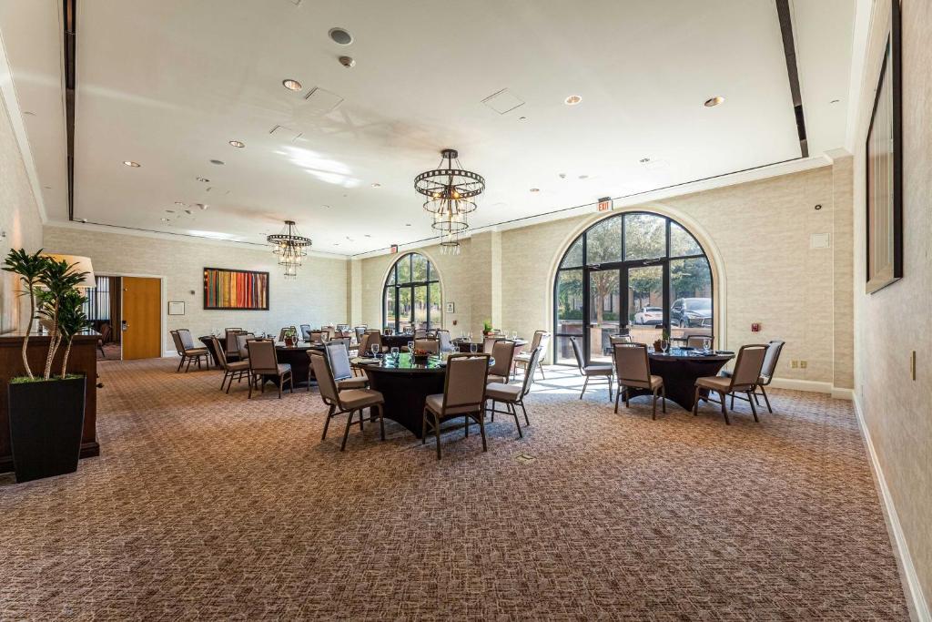 Posezení v ubytování Sheraton Hotel Stonebriar