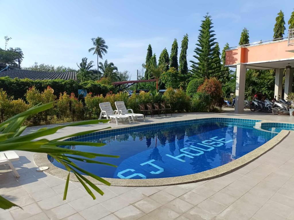 a swimming pool with blue water in a yard at Sj House Hotel Aonang in Ban Khlong Haeng