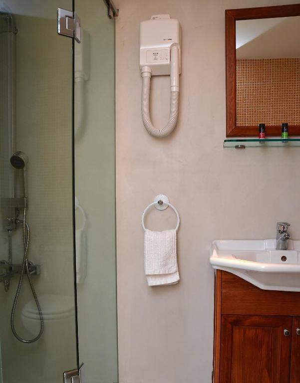 Kúpeľňa v ubytovaní Keros Art Hotel