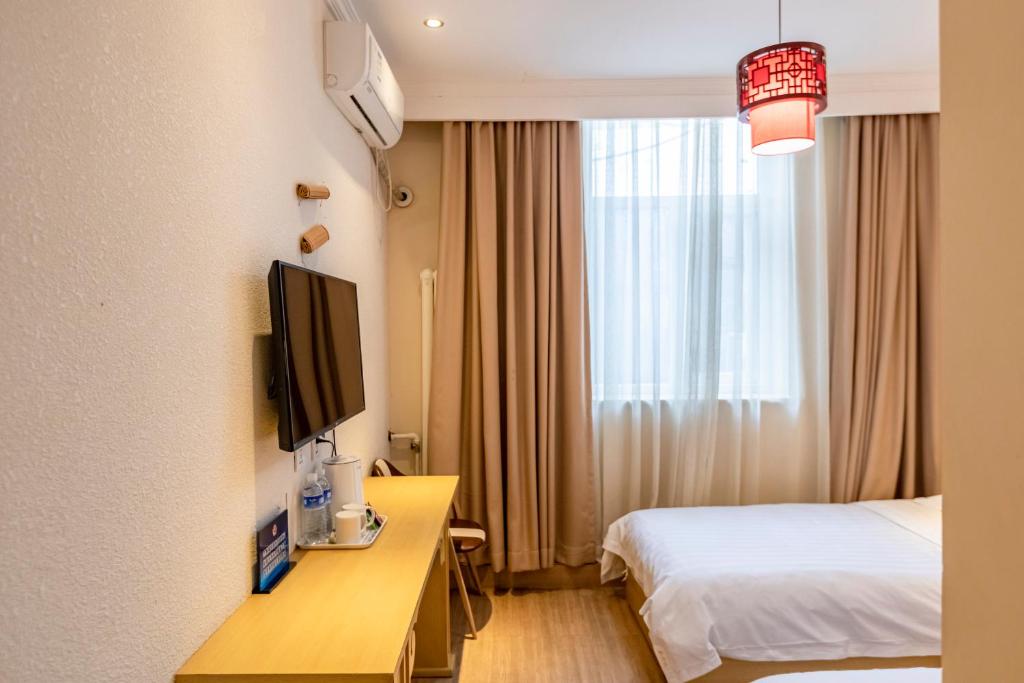 Happy Dragon City Center Alley Hotel -In the city center with big window&heater, ticket service&Free Coffee&Food recommendation,Near Tian Anmen Forbiddencity,Easy to get traditional Walking area&Shichahai - Habitación Gemela Superior