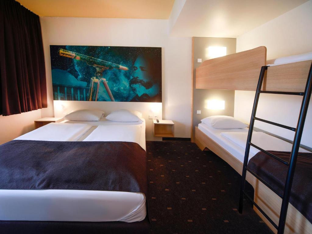 Voodi või voodid majutusasutuse B&B Hotel Jena toas