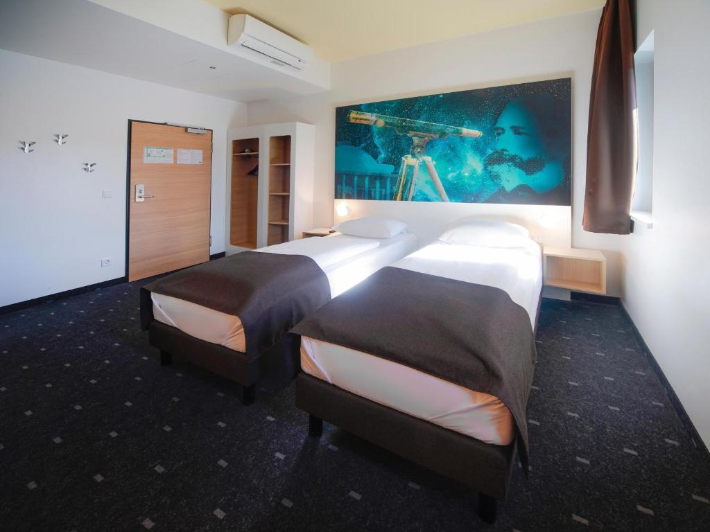 Voodi või voodid majutusasutuse B&B Hotel Jena toas