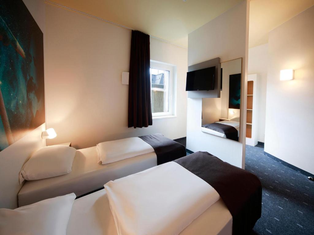 Voodi või voodid majutusasutuse B&B Hotel Jena toas