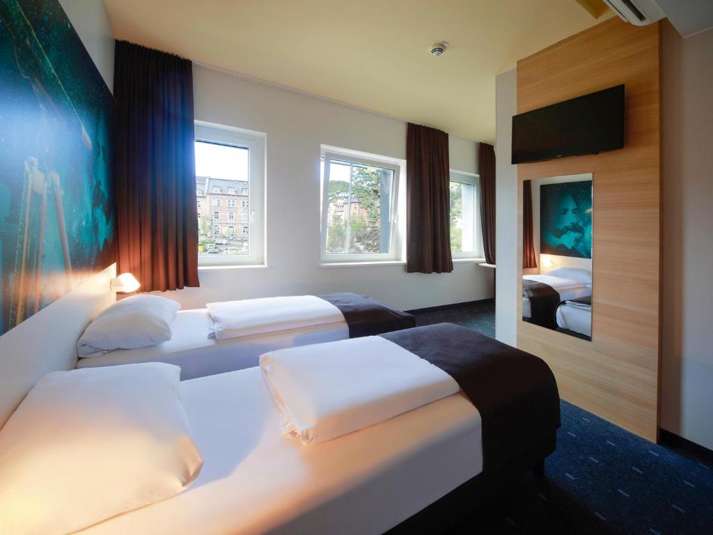 Voodi või voodid majutusasutuse B&B Hotel Jena toas