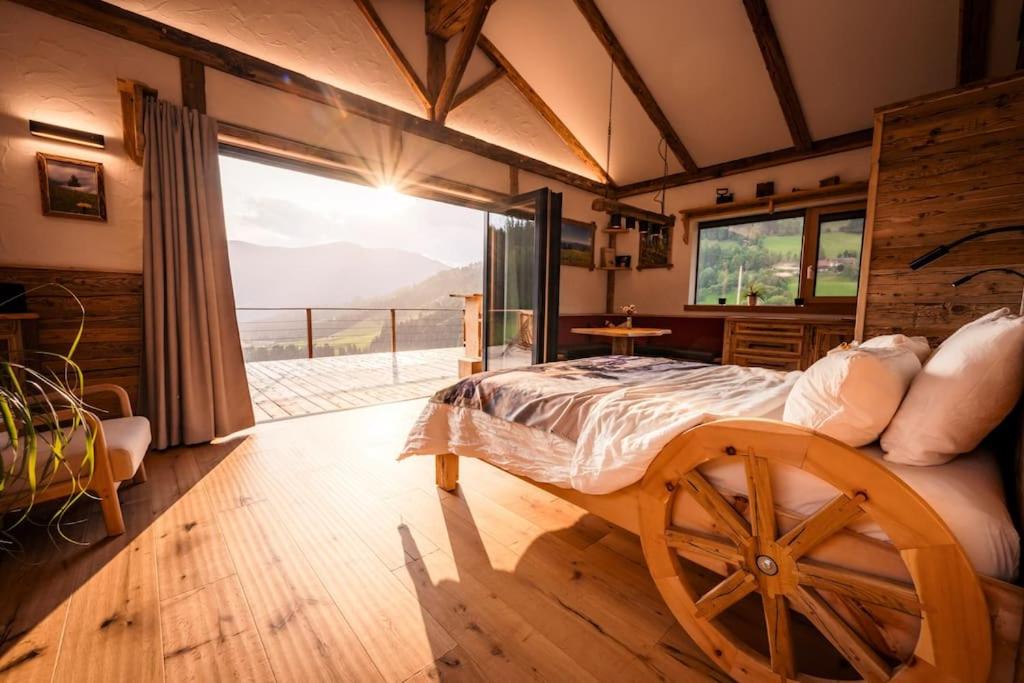 Postel nebo postele na pokoji v ubytování Unterkircher Chalet