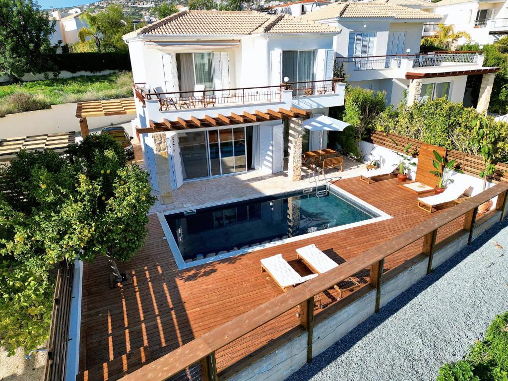 Bazén v ubytování Villa Aura - Villa in Peyia nebo v jeho okolí