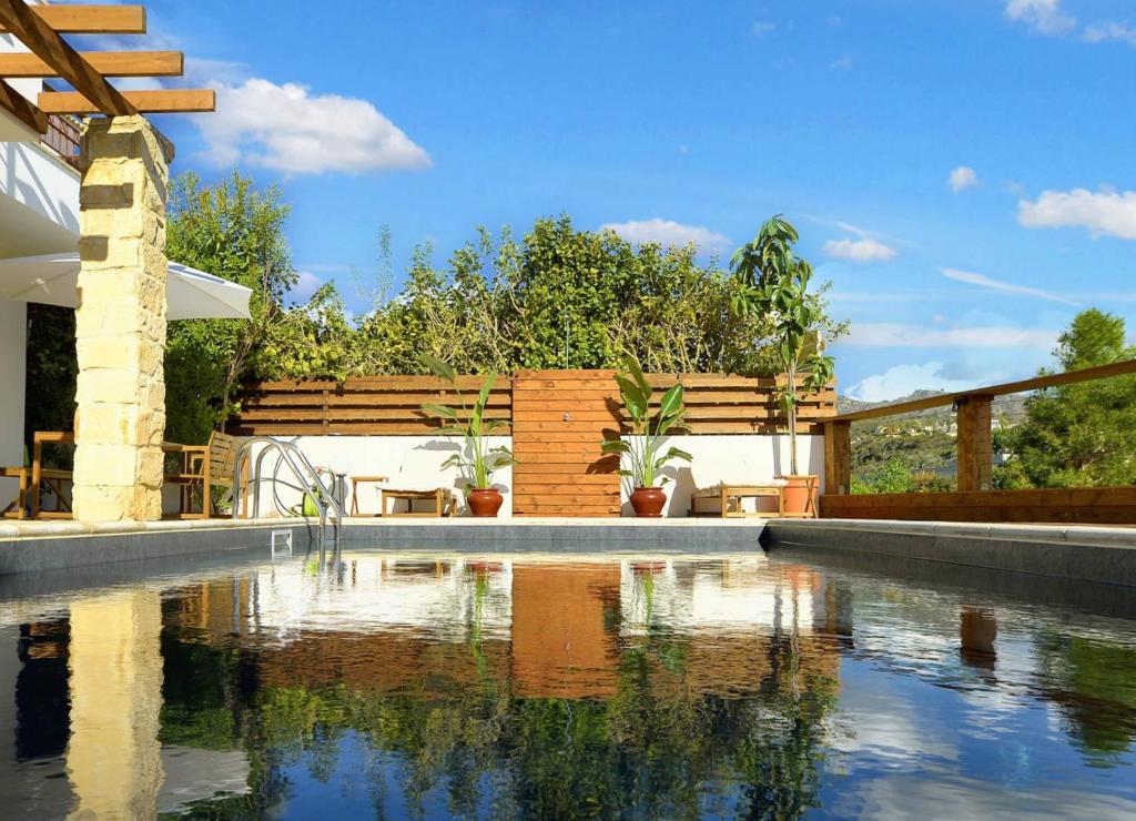 Bazén v ubytování Villa Aura - Villa in Peyia nebo v jeho okolí