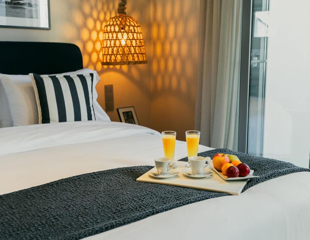 Postel nebo postele na pokoji v ubytování Oniro Suites
