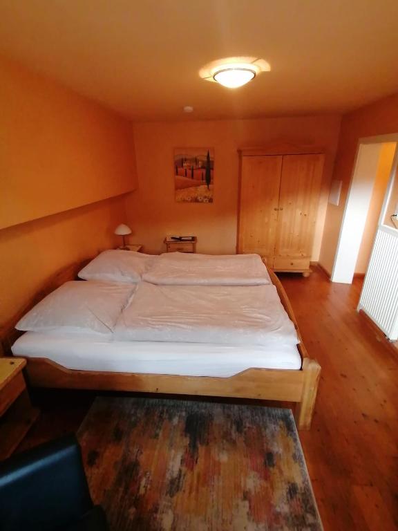 Gästehaus Burg Molbach - Double Room With Private Bathroom 