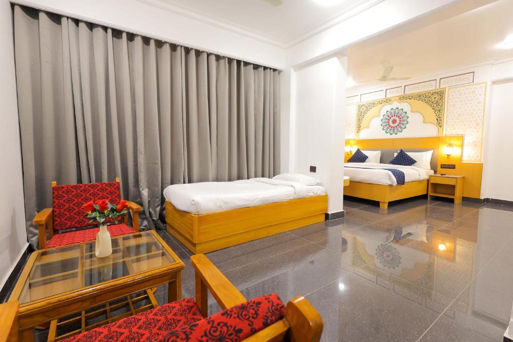 Postel nebo postele na pokoji v ubytování Hotel Ganga Ratan