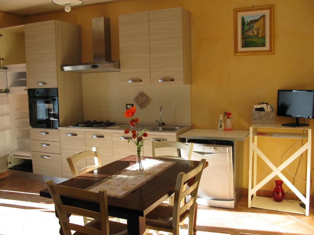 Kuchyň nebo kuchyňský kout v ubytování Chalet della Rota
