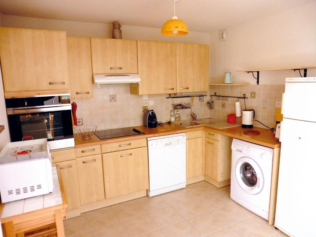 Kuchyň nebo kuchyňský kout v ubytování Bel appart - 2 chambres - terrasse - vue exceptionnelle - à 5 minutes du centre ville