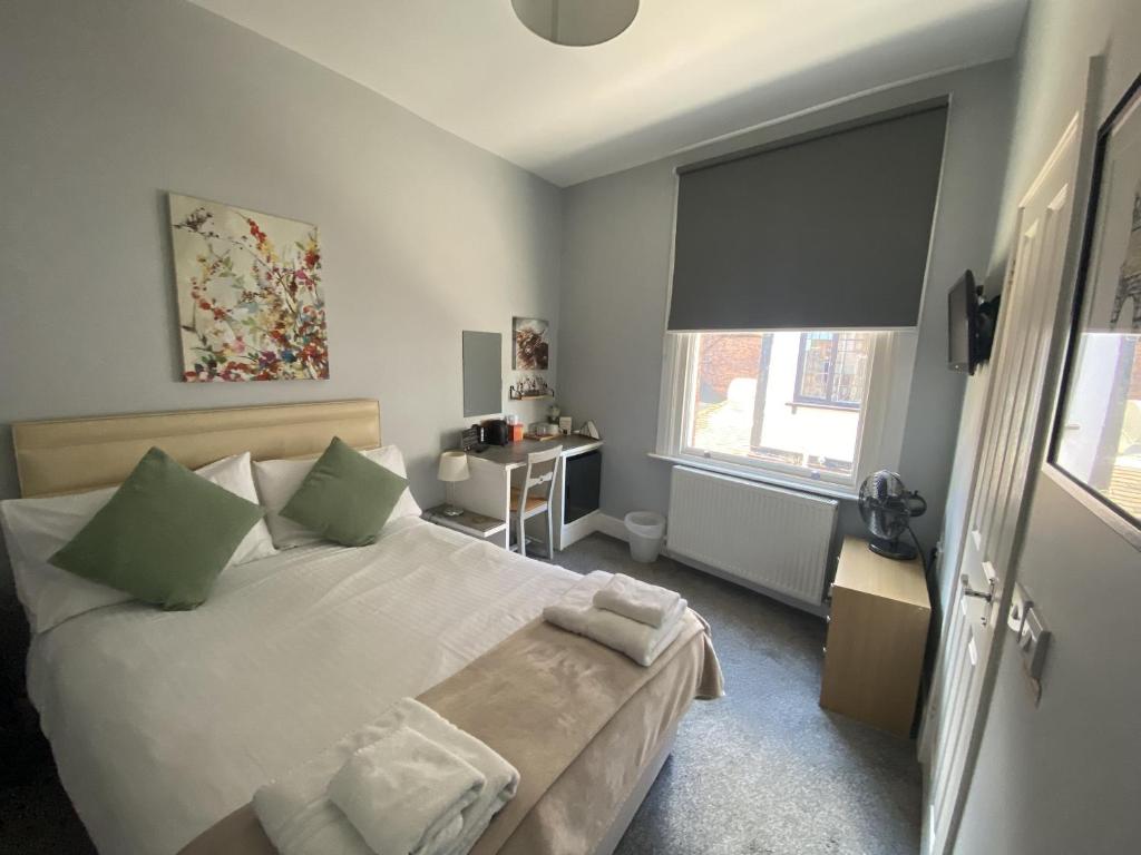 Grosvenor Place Guest House - Double Room With Private Bathroom