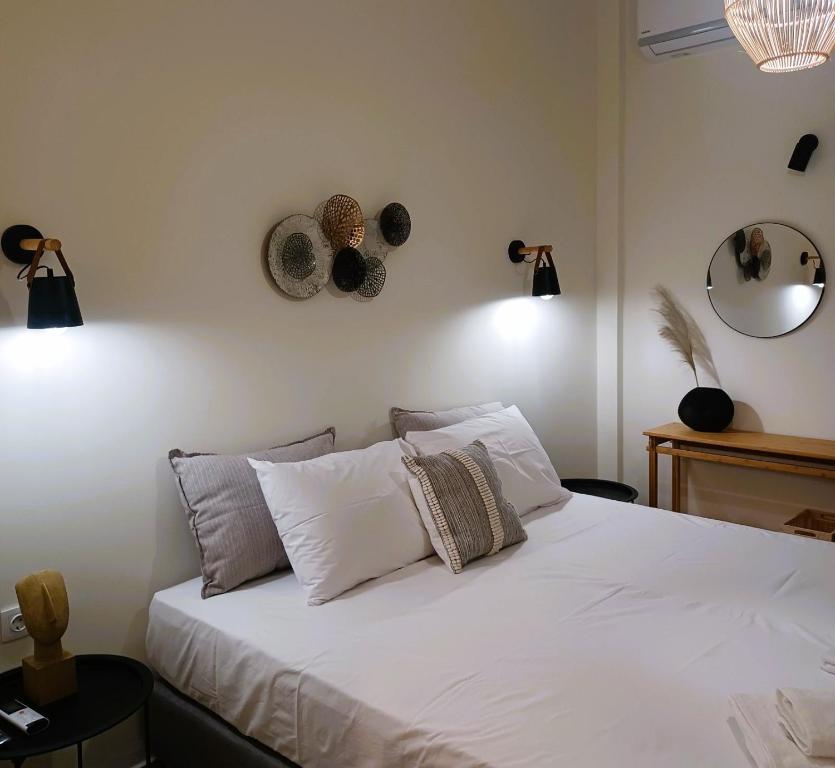 Ένα ή περισσότερα κρεβάτια σε δωμάτιο στο nisaki rooms & apartments