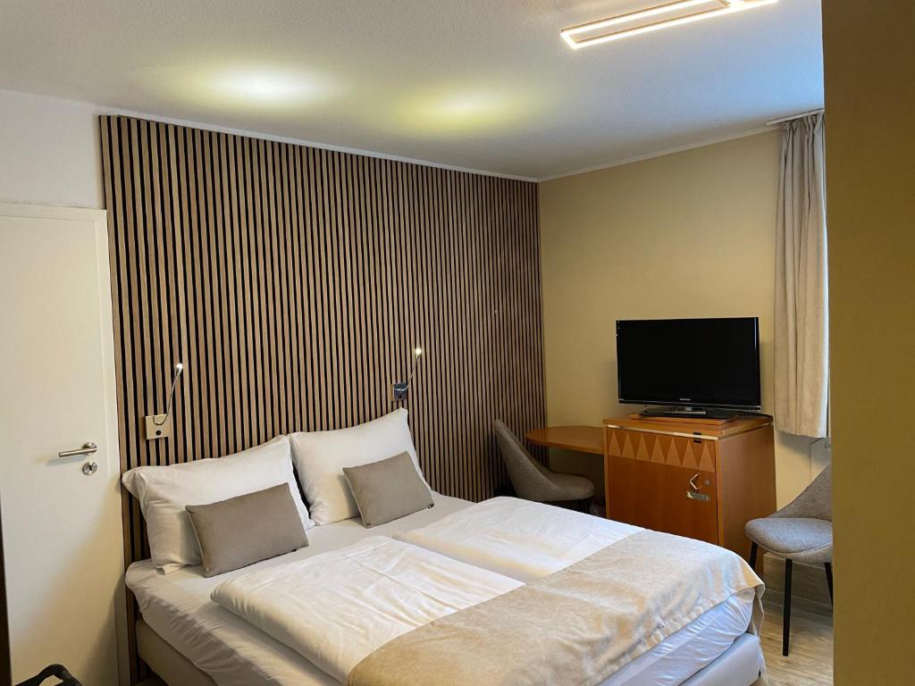 Postel nebo postele na pokoji v ubytování Hotel Alt Montjoie