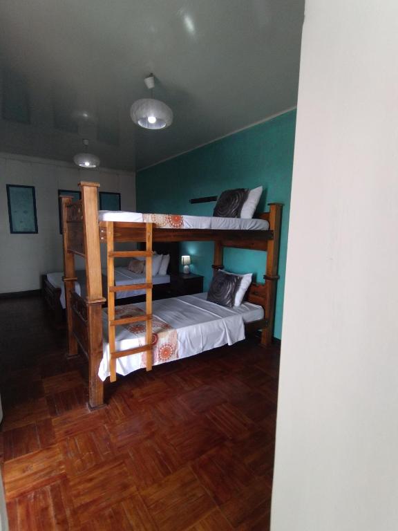 Postel nebo postele na pokoji v ubytování Lajuela BnB & Hostel