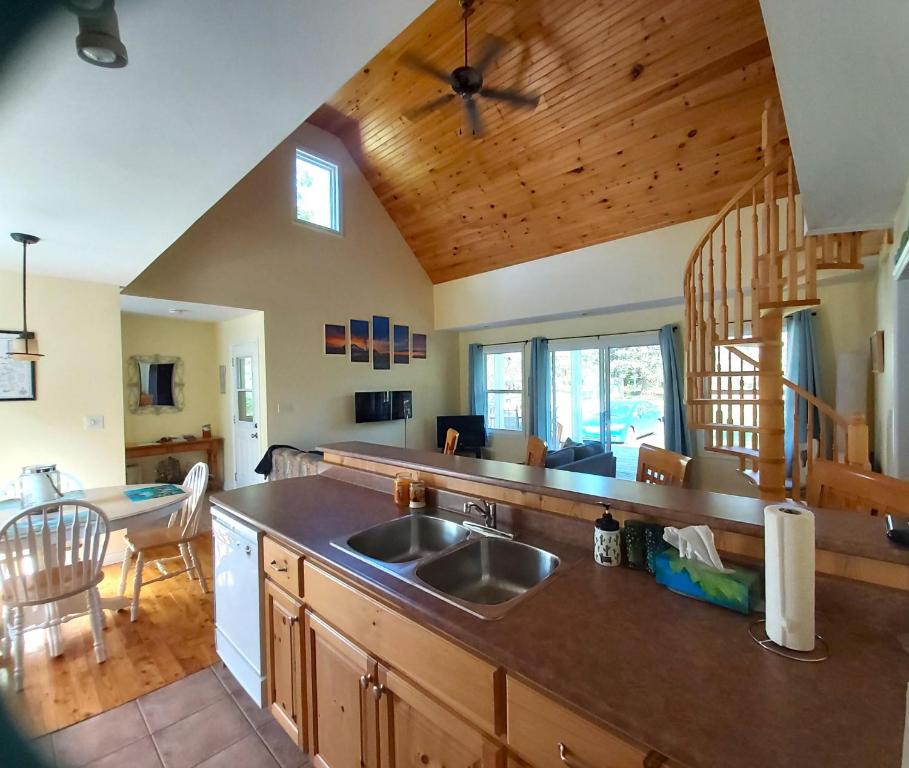 Fotografie z fotogalerie ubytování Little Eden Summer Beach Home v destinaci Long Creek