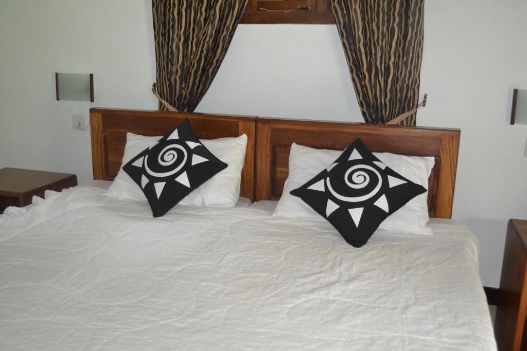 Postel nebo postele na pokoji v ubytování Sigiri Holiday Inn