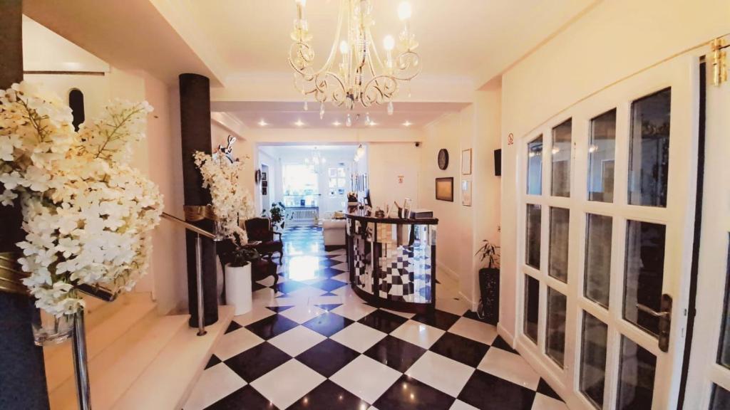 a hallway with a black and white checkered floor at Hotel Livadić in Samobor