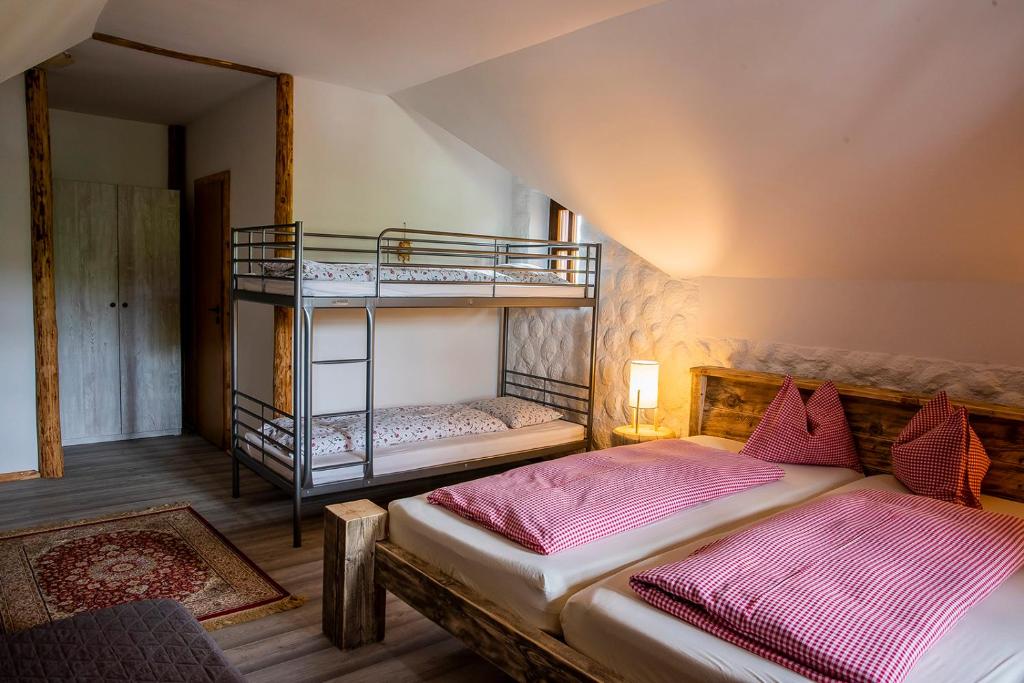 Postel nebo postele na pokoji v ubytování Gazdovský dvor B&B s Mini Wellness