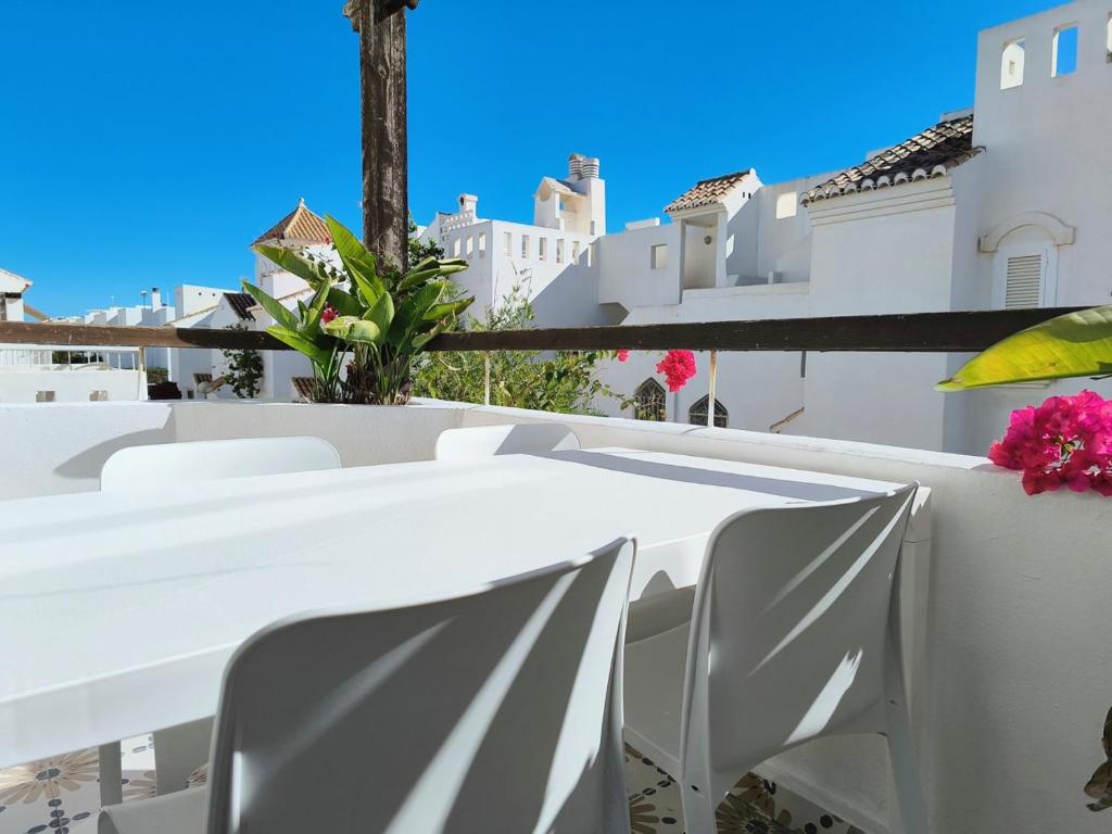 A balcony or terrace at Medina Marinas - Tú hogar con solarium privado!