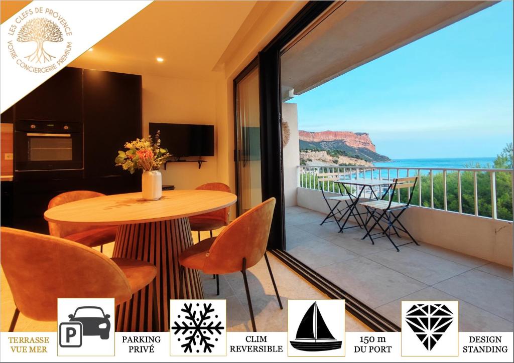 a room with a balcony with a table and chairs at L'Ipanema - Standing T2 + Balcon in Cassis