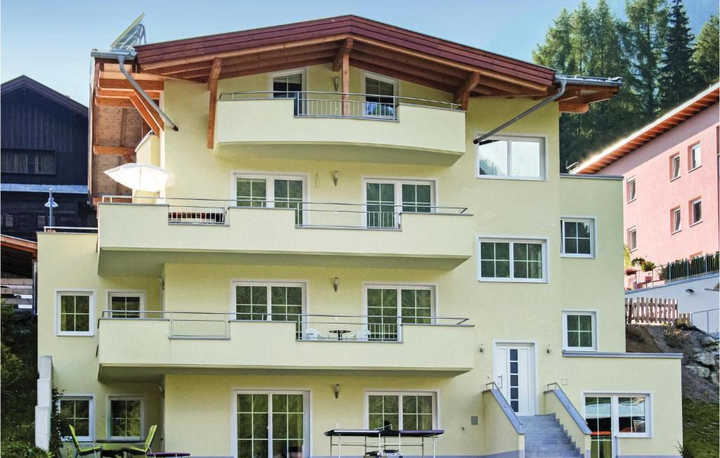 Budova, v ktorej sa apartmán nachádza