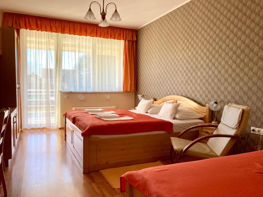 Postel nebo postele na pokoji v ubytování Hét Vezér Apartmanhotel