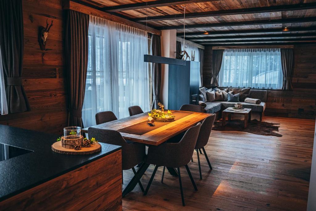 Posezení v ubytování Alpe Chalets Goldener Hirsch