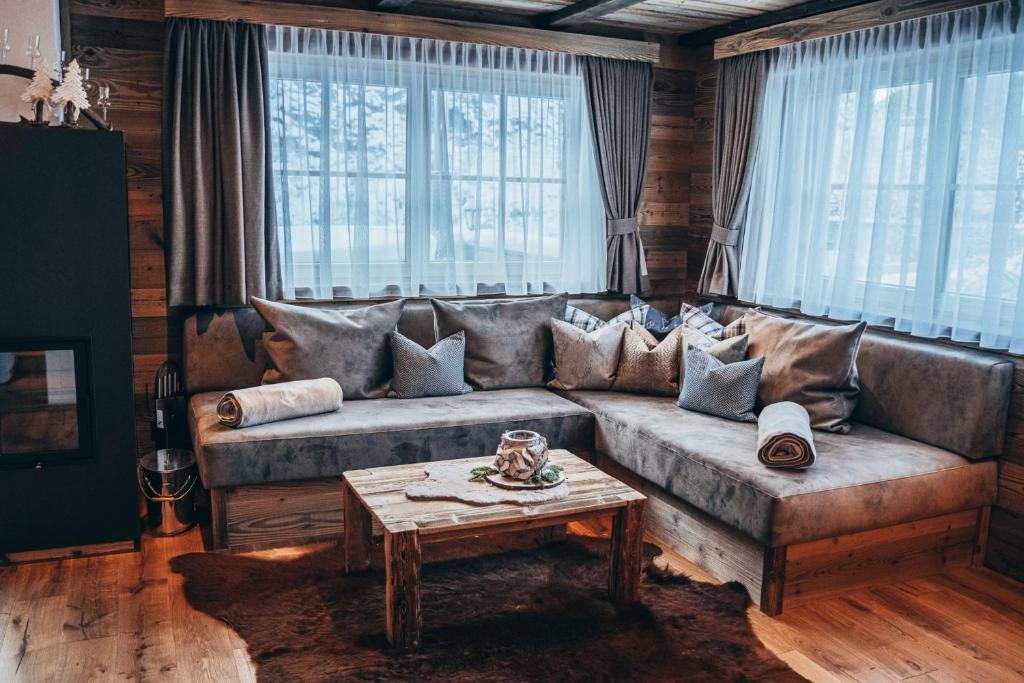 Posezení v ubytování Alpe Chalets Goldener Hirsch