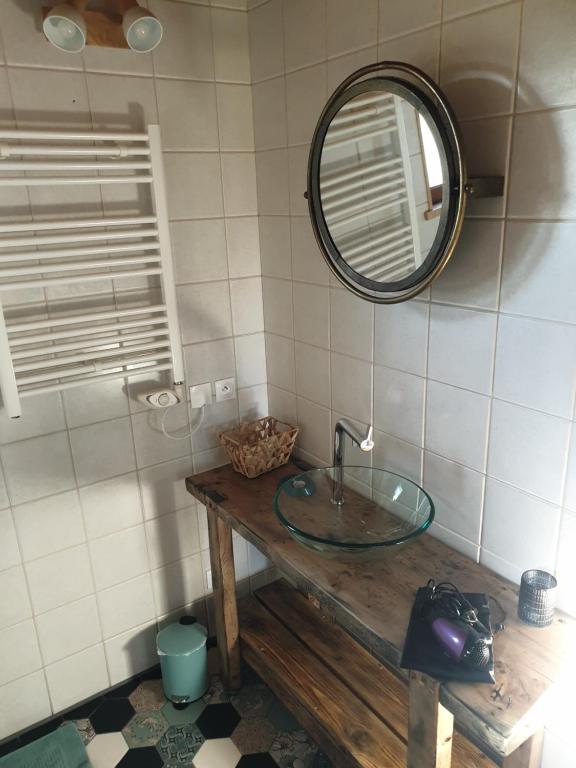 Ein Badezimmer in der Unterkunft LE CHALET