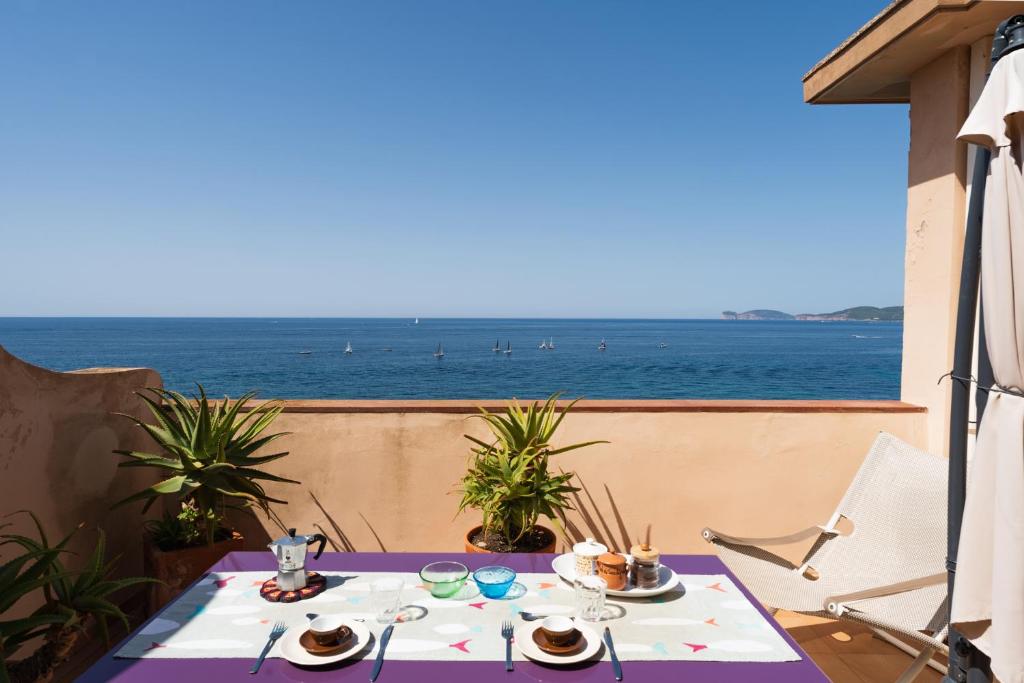 A general sea view or a sea view taken from Az apartmant