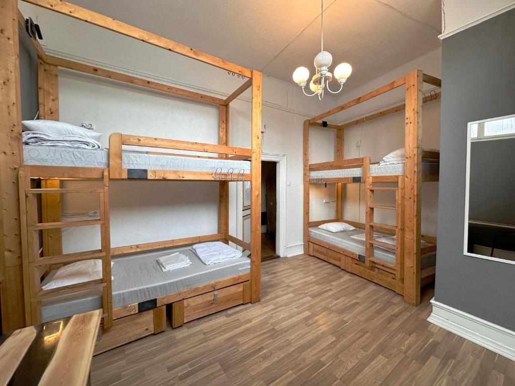 Postel nebo postele na pokoji v ubytování Imaginary Hostel