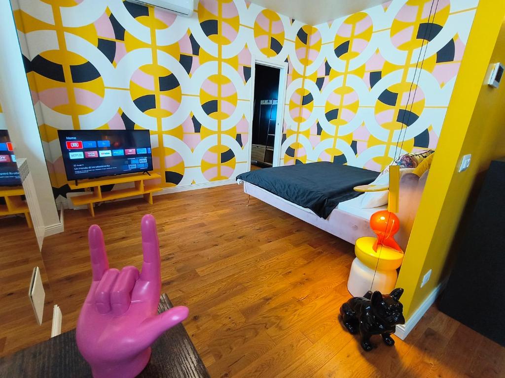 Designed 2 rooms in Milan urban area with AC, WiFi, Subway and self check in