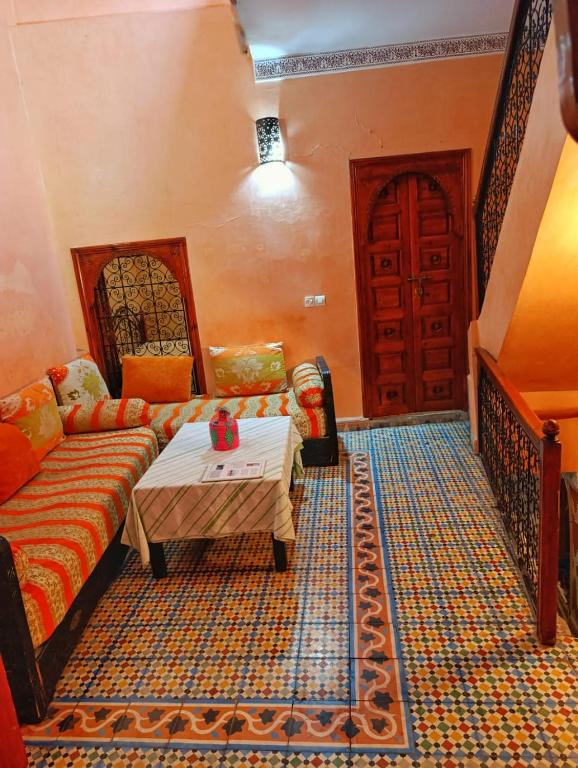Un pat sau paturi într-o cameră la Medina house